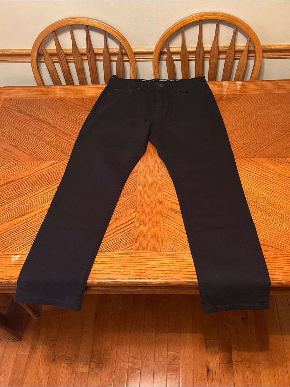 Amazon Essentials Men's Black Athletic Fit Jeans / Pants – Size 34x30